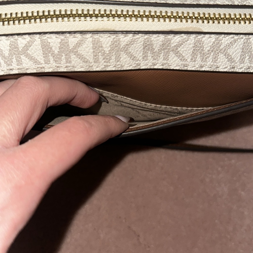 Michael Kors Jet Set Logo Crossbody Bag Vanilla NWOT - Picture 9 of 16